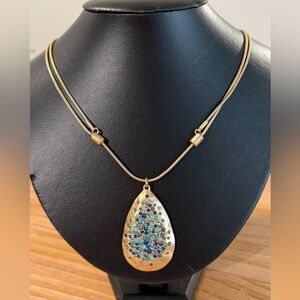 Elegant Gold and Blue Pendant Necklace